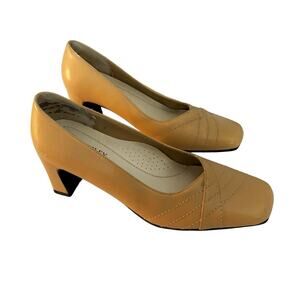 Ashley Taylor VINTAGE Nude Square Toe Pumps Womens Size 7